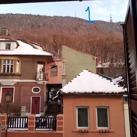 Old Town Apartment *